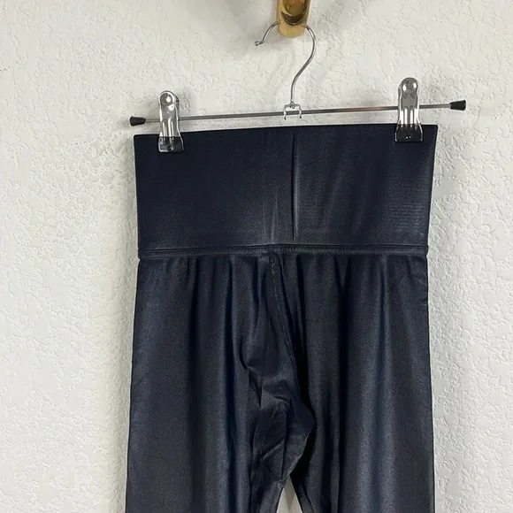 Carbon 38 High Rise Legging In Takara Shine Charcoal - Picture 5 of 7